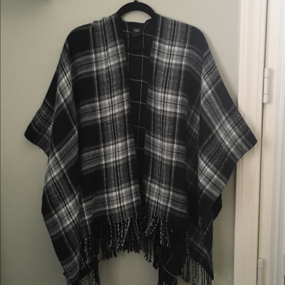 Sleeveless plaid fleece cape